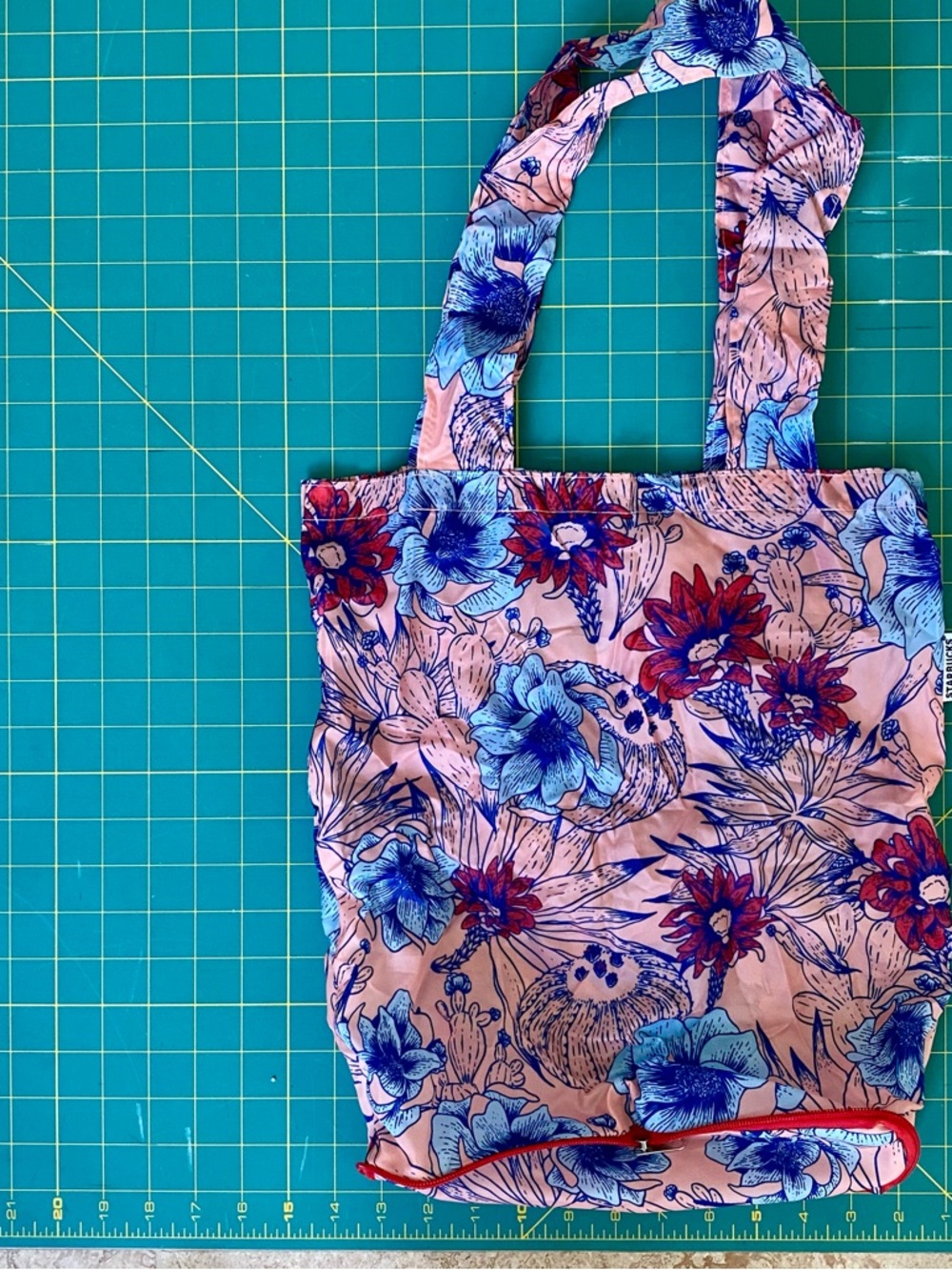 Starbucks Reusable, Packable Pouch, Tote. 2019 Pink Cactus Print - Picture 4 of 10